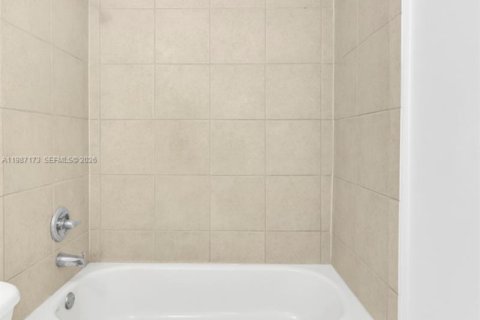 Copropriété à vendre à Hollywood, Floride: 2 chambres, 113.34 m2 № 2046640 - photo 23