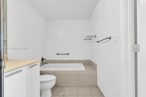 Copropriété à vendre à Hollywood, Floride: 2 chambres, 113.34 m2 № 2046640 - photo 18