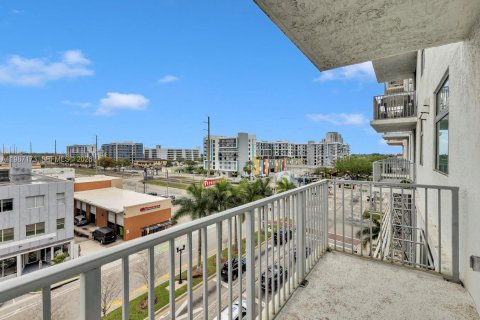 Copropriété à vendre à Hollywood, Floride: 2 chambres, 113.34 m2 № 2046640 - photo 12