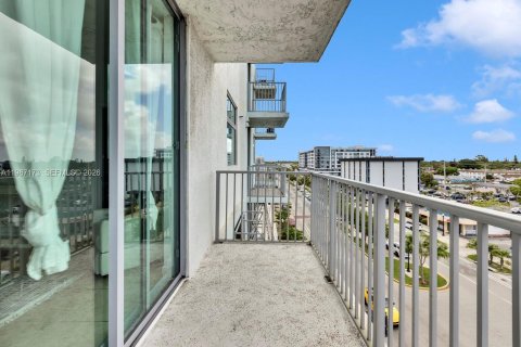 Copropriété à vendre à Hollywood, Floride: 2 chambres, 113.34 m2 № 2046640 - photo 10