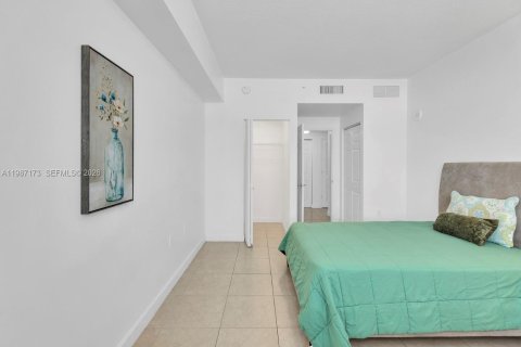 Copropriété à vendre à Hollywood, Floride: 2 chambres, 113.34 m2 № 2046640 - photo 27