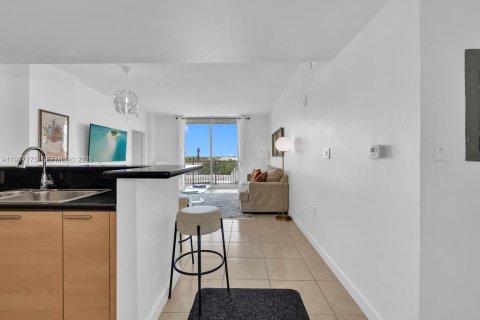 Copropriété à vendre à Hollywood, Floride: 2 chambres, 113.34 m2 № 2046640 - photo 2