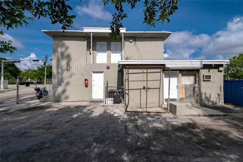 Commercial property in Miami, Florida № 1958019 - photo 7