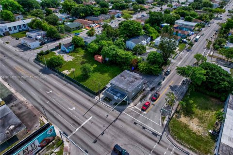 Commercial property in Miami, Florida № 1958019 - photo 8