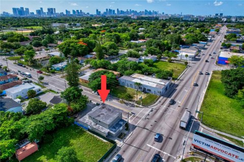 Commercial property in Miami, Florida № 1958019 - photo 14