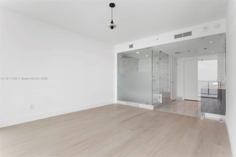 Condo in Miami, Florida, 3 bedrooms  № 2017042 - photo 7