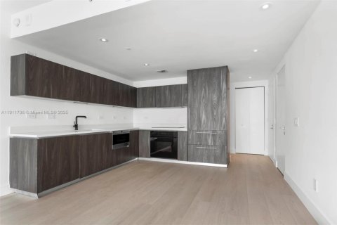 Condo in Miami, Florida, 3 bedrooms  № 2017042 - photo 5