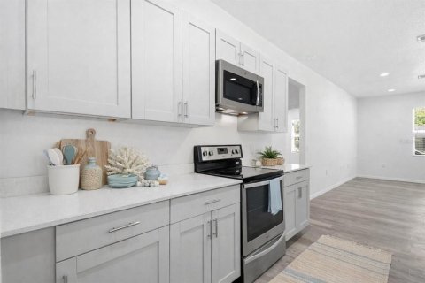 Купить виллу или дом в Палатка, Флорида 8 комнат, 145.02м2, № 2102225 - фото 4