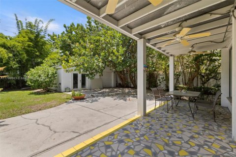 House in Tampa, Florida 4 bedrooms, 168.15 sq.m. № 1684071 - photo 23