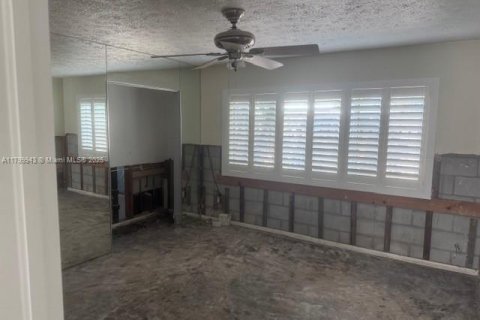House in Tampa, Florida 4 bedrooms, 168.15 sq.m. № 1684071 - photo 11