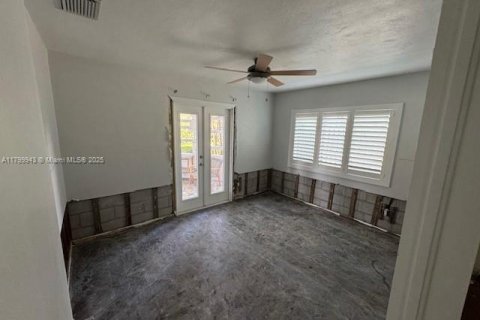 House in Tampa, Florida 4 bedrooms, 168.15 sq.m. № 1684071 - photo 6