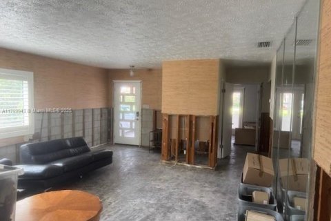 House in Tampa, Florida 4 bedrooms, 168.15 sq.m. № 1684071 - photo 12