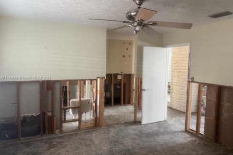 House in Tampa, Florida 4 bedrooms, 168.15 sq.m. № 1684071 - photo 10