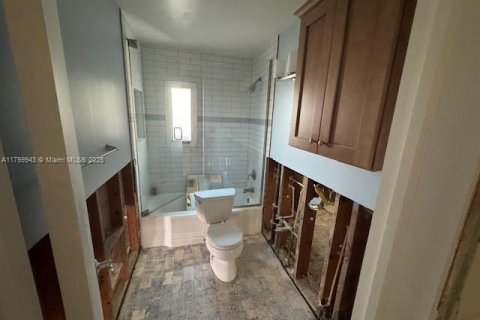 House in Tampa, Florida 4 bedrooms, 168.15 sq.m. № 1684071 - photo 7