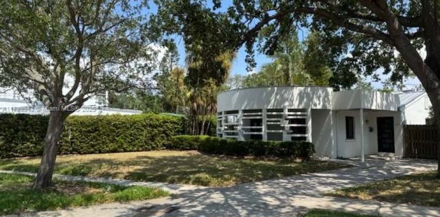 House in Tampa, Florida 4 bedrooms, 168.15 sq.m. № 1684071