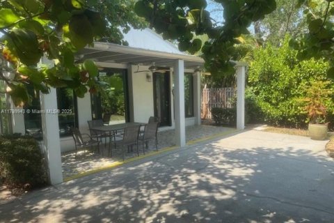 House in Tampa, Florida 4 bedrooms, 168.15 sq.m. № 1684071 - photo 4