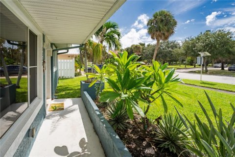 Casa en venta en Indian Harbour Beach, Florida, 3 dormitorios, 113.53 m2 № 2387580 - foto 2