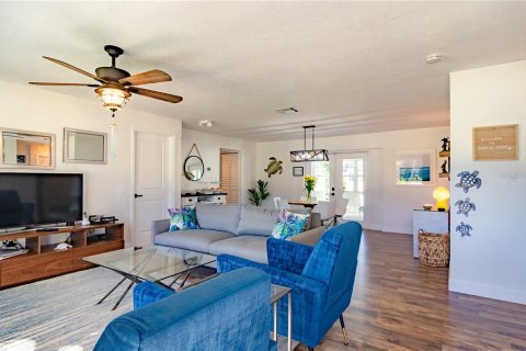 Casa en venta en Indian Harbour Beach, Florida, 3 dormitorios, 113.53 m2 № 2387580 - foto 5