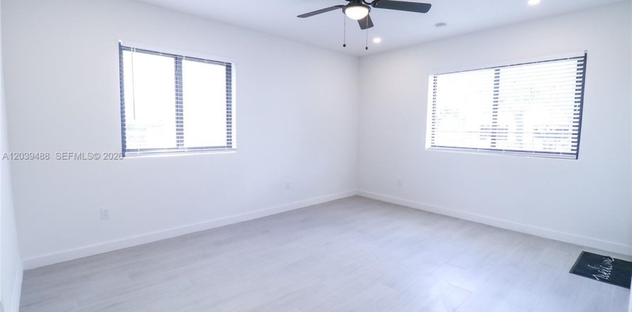 Apartment in Miami, Florida 2 bedrooms, 76.64 sq.m. № 2086592