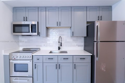 Apartment in Miami, Florida 2 bedrooms, 76.64 sq.m. № 2086592 - photo 3