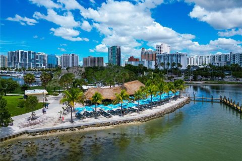 Condo in Sarasota, Florida, 1 bedroom № 2095122 - photo 12