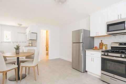 Снять в аренду квартиру в Холливуд, Флорида 2 спальни, 60.39м2, № 2005790 - фото 9