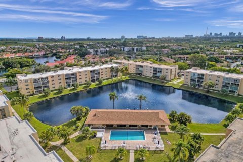 Condo in Dania Beach, Florida, 2 bedrooms  № 1476161 - photo 2