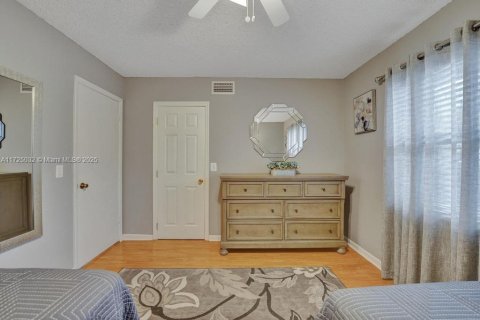 Condo in Dania Beach, Florida, 2 bedrooms  № 1476161 - photo 23