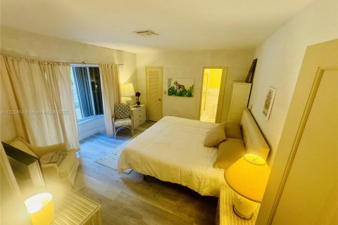 Снять в аренду виллу или дом в Форт-Лодердейл, Флорида 5 спален, 361.48м2, № 1970312 - фото 29