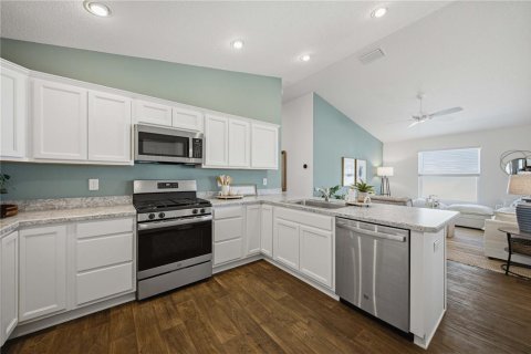 House in The Villages, Florida 2 bedrooms, 106.65 sq.m. № 2431177 - photo 10