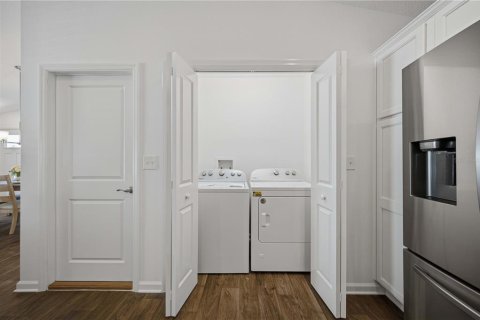 House in The Villages, Florida 2 bedrooms, 106.65 sq.m. № 2431177 - photo 11