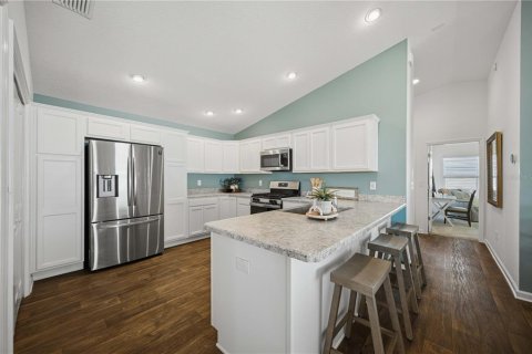 House in The Villages, Florida 2 bedrooms, 106.65 sq.m. № 2431177 - photo 9