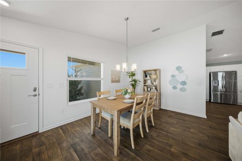 House in The Villages, Florida 2 bedrooms, 106.65 sq.m. № 2431177 - photo 4