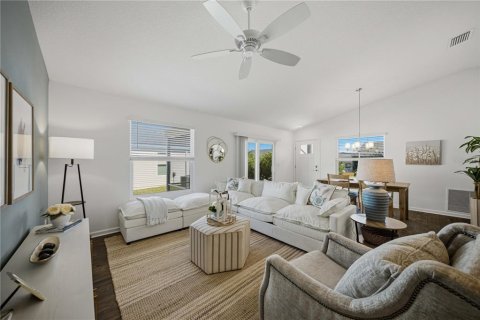 House in The Villages, Florida 2 bedrooms, 106.65 sq.m. № 2431177 - photo 6