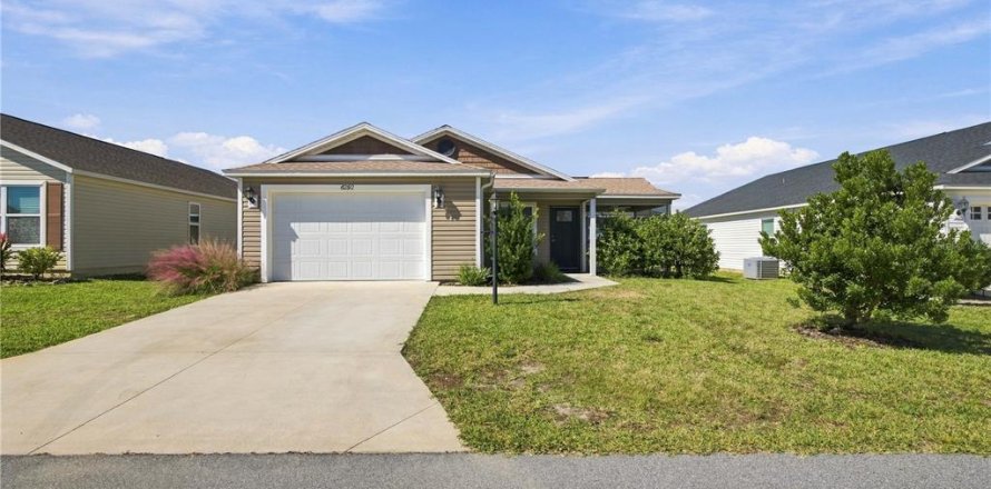 House in The Villages, Florida 2 bedrooms, 106.65 sq.m. № 2431177