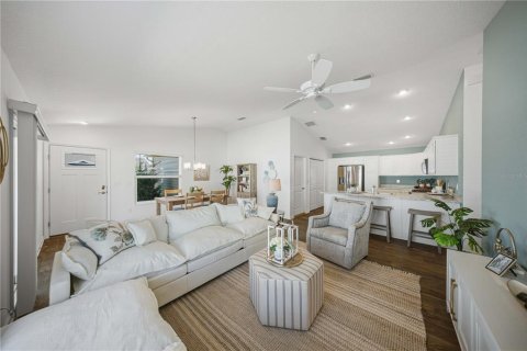 House in The Villages, Florida 2 bedrooms, 106.65 sq.m. № 2431177 - photo 7
