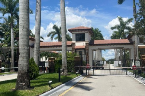 Villa ou maison à louer à Doral, Floride: 4 chambres, 248.42 m2 № 1880353 - photo 3