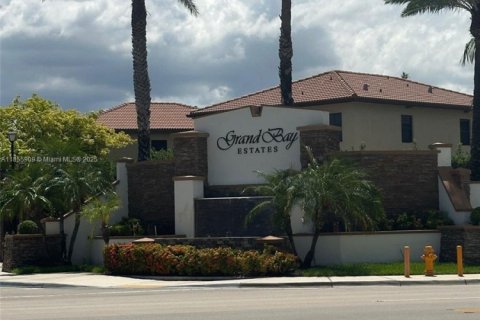Villa ou maison à louer à Doral, Floride: 4 chambres, 248.42 m2 № 1880353 - photo 2