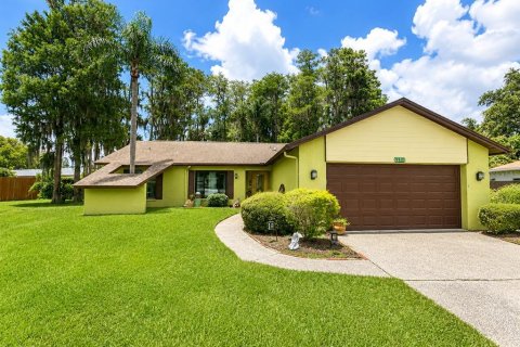 Casa en New Port Richey, Florida 3 dormitorios, 190.82 m2 № 2202306