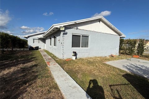 Дом в Флорида-Сити, Флорида 4 спальни, 166.3м2 № 2003134