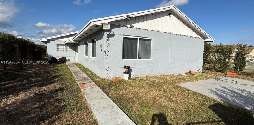 Дом в Флорида-Сити, Флорида 4 спальни, 166.3м2 № 2003134