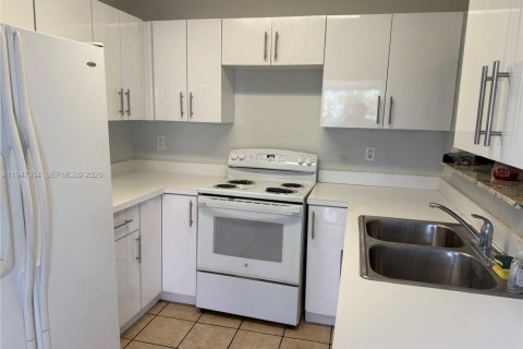 House in Florida City, Florida 4 bedrooms, 166.3 sq.m. № 2003134 - photo 9