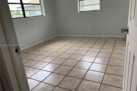 Снять в аренду виллу или дом в Флорида-Сити, Флорида 4 спальни, 166.3м2, № 2003134 - фото 6