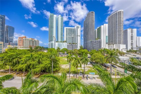 Copropriété à vendre à Miami, Floride: 2 chambres, 100.98 m2 № 2083917 - photo 17