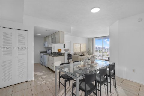 Copropriété à vendre à Miami, Floride: 2 chambres, 100.98 m2 № 2083917 - photo 6