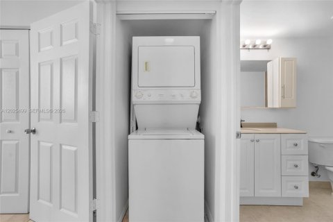Copropriété à vendre à Miami, Floride: 2 chambres, 100.98 m2 № 2083917 - photo 11