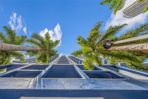 Copropriété à vendre à Miami, Floride: 2 chambres, 100.98 m2 № 2083917 - photo 22