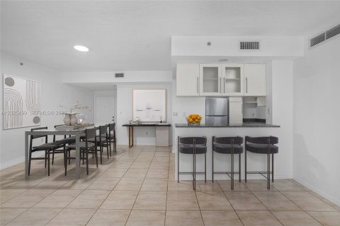 Copropriété à vendre à Miami, Floride: 2 chambres, 100.98 m2 № 2083917 - photo 5