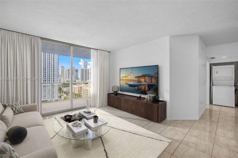 Copropriété à vendre à Miami, Floride: 2 chambres, 100.98 m2 № 2083917 - photo 2