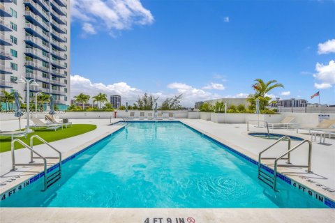 Copropriété à vendre à Miami, Floride: 2 chambres, 100.98 m2 № 2083917 - photo 15